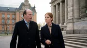 Eine Staatsanwältin küsst man nicht: Barbara Geldermann (Esther Schweins, r.) und Anwalt Markus Gellert (Herbert Knaup, l.) wollen ihre Beziehung geheim halten. Eine Staatsanwältin küsst man nicht: Barbara Geldermann (Esther Schweins, r.) und Anwalt Markus Gellert (Herbert Knaup, l.) wollen ihre Beziehung geheim halten.