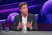 Zu Gast bei Moderatorin Sandra Maischberger: Markus Feldenkirchen (Spiegel-Autor). Zu Gast bei Moderatorin Sandra Maischberger: Markus Feldenkirchen (Spiegel-Autor).