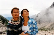 Wie ein Orkan st&uuml;rmt der charmante Versicherungsmakler Robert (Roman Knizka, l.) in das Leben der ehrgeizigen Meteorologin Pat (Jana Pallaske, r.). Doch dann erkennt die junge Frau, dass sich die Liebe in keine Formel pressen l&auml;sst ...