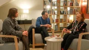 Jess (Juana Nagel, l.) und Daniel (Daniel Fritz, M.) sind &uuml;berrascht: Sie sp&uuml;ren f&uuml;r Johanna (Brigitte Antonius, r.) den Verfasser des alten Liebesbriefes auf - doch Johanna will ihn nicht wiedersehen.