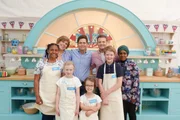 (v.li.): Mimi, Allegra McEvedy, Yasmin, Sam Nixon, Rachel, Mark Rhodes, Tom & Nadiya Hussain.