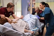 (l-r) Luke Mitchell als Dr. Mitch Ripley, Hope Lauren als Lynn Murphy, Jessy Schram als Dr. Hannah Asher, Lorena Diaz als Nurse Doris (l-r) Luke Mitchell als Dr. Mitch Ripley, Hope Lauren als Lynn Murphy, Jessy Schram als Dr. Hannah Asher, Lorena Diaz als Nurse Doris