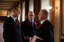 Im Bild: Generalstaatsanwalt (Peter Raffalt), Bruno Hofer (Harald Krassnitzer).