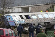 Das Bild zeigt die Folgen des Zugungl&uuml;cks von Tempi, Griechenlands schwerster Bahnkatastrophe, die sich in der Nacht vom 28. Februar 2023 ereignete.