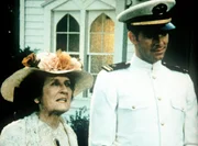 Emily Baldwin (Mary Jackson, l.) hat Besuch bekommen: Ashley Longworth (Jonathan Frakes, r.), der Sohn ihres unvergessenen Jugendfreundes, will ihr einen letzten Gru&szlig; seines Vaters &uuml;berbringen.