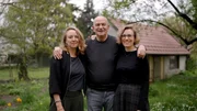 Herbert Prohaska mit seinen beiden Töchtern Birgit Stanek (rechts) und Barbara Kautzky beim Floh in Langenlebarn. Herbert Prohaska mit seinen beiden Töchtern Birgit Stanek (rechts) und Barbara Kautzky beim Floh in Langenlebarn.