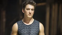 Peter (Miles Teller) ist misstrauisch gegen&uuml;ber Tris' Bestimmung bei den Ferox.