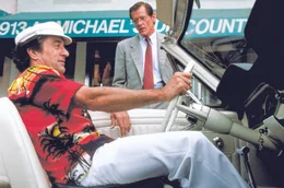 Max Cady (Robert De Niro, vorne) dringt in die b&uuml;rgerliche Idylle seines ehemaligen Pflichtverteidigers Sam Bowden (Nick Nolte, hinten) ein. Von seiner moralischen &Uuml;berlegenheit &uuml;berzeugt, versucht dieser, sich zu wehren.