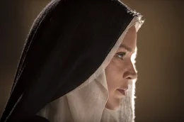 Benedetta (Virginie Efira), eine Nonne in einem toskanischen Kloster zu Beginn des 17. Jahrhunderts, wird immer wieder von religi&ouml;sen Visionen heimgesucht: Steht sie unter besonderem Schutz Christis oder ist alles nur eine T&auml;uschung?