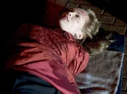 Die Amerikanerin Sarah Lyell (Maria Tornberg) wird tot aus dem Meer gefischt.