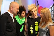 Freuen sich auf die "Bomba"-Show: (v.l.n.r.) Bruno (K. Dieter Klebsch), Maik (Sebastian König), Virgin (Chris Gebert) und Nina Hinze (Maria Wedig) ... Freuen sich auf die "Bomba"-Show: (v.l.n.r.) Bruno (K. Dieter Klebsch), Maik (Sebastian König), Virgin (Chris Gebert) und Nina Hinze (Maria Wedig) ...