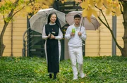 Schwester Klara (Petra Zieser, li.) erzählt Kris Haas (Jascha Rust) vom Leben im Kloster und ihrem unbeirrbaren Glauben. Schwester Klara (Petra Zieser, li.) erzählt Kris Haas (Jascha Rust) vom Leben im Kloster und ihrem unbeirrbaren Glauben.
