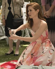 Muss ohne Arztutensilien ein Leben retten: Dr. April Kepner (Sarah Drew) ... Muss ohne Arztutensilien ein Leben retten: Dr. April Kepner (Sarah Drew) ...