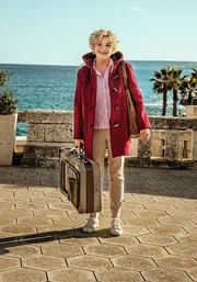 Ein neuer Auftrag: In „Mission Italien“ bricht die sympathische Weltenbummler-Nanny Henni (Saskia Vester) zu einer Familie nach Apulien auf, die angeblich nur ein wenig Entlastung für die Zeit der Olivenernte braucht. Ein neuer Auftrag: In „Mission Italien“ bricht die sympathische Weltenbummler-Nanny Henni (Saskia Vester) zu einer Familie nach Apulien auf, die angeblich nur ein wenig Entlastung für die Zeit der Olivenernte braucht.