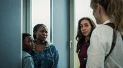 Sind die Beiden in Gefahr? Moya Alemu (Nambitha Ben-Mazwi, 2.v.li.), Yaro Alemu (André Nkot Olinga, li.), Kommissarin Kommissarin Tessa Ott (Carol Schuler, 2.v.r.) und Kommissarin Isabelle Grandjean (Anna Pieri Zuercher, r.). Sind die Beiden in Gefahr? Moya Alemu (Nambitha Ben-Mazwi, 2.v.li.), Yaro Alemu (André Nkot Olinga, li.), Kommissarin Kommissarin Tessa Ott (Carol Schuler, 2.v.r.) und Kommissarin Isabelle Grandjean (Anna Pieri Zuercher, r.).