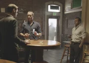 Conor Boyle (Bryce McBratnie, l.) hat sich mit dem Selbstmord seines Vaters abgefunden. Doch Steve McGarrett (Alex O'Loughlin, M.) und Danny Williams (Scott Caan, r.) geben sich damit nicht zufrieden ... Conor Boyle (Bryce McBratnie, l.) hat sich mit dem Selbstmord seines Vaters abgefunden. Doch Steve McGarrett (Alex O'Loughlin, M.) und Danny Williams (Scott Caan, r.) geben sich damit nicht zufrieden ...