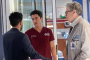 CHICAGO MED -- "Double Down" Episode 1107 -- Pictured: (l-r) Manish Dayal as Dr. Theo Rabari, Darren Barnet as Dr. John Frost, Oliver Platt as Dr. Daniel Charles
