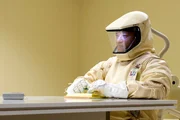 Dr. Wallace Damon (Laurence Fishburne)