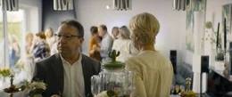 Ryszard (Zbigniew Zamachowski) und Helga (Ulrike Willenbacher) qu&auml;len sich durch die Party.