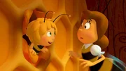 Mit Maja lernt Fr&auml;ulein Kassandra gerade ein ganz besonderes Bienchen kennen.
