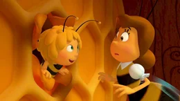 Mit Maja lernt Fr&auml;ulein Kassandra gerade ein ganz besonderes Bienchen kennen.