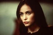 Ihre Mission in der Prager Botschaft l&auml;uft v&ouml;llig aus dem Ruder: Nur Ethan Hunt und Claire (Emmanuelle B&eacute;art), die Frau des Kommandochefs Jim Phelps, &uuml;berleben den heimt&uuml;ckischen Anschlag ...