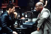 Ethan Hunt (Tom Cruise, l.) will um jeden Preis den Namen des Verr&auml;ters herausfinden. Gl&uuml;cklicherweise kann er den Ex-Agenten Luther Stickell (Ving Rhames, r.) f&uuml;r dieses schier unm&ouml;gliche Vorhaben gewinnen ...