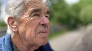 Zeitzeuge Harry Herbe (89jahre) auf der Schleppbahnbrücke. Zeitzeuge Harry Herbe (89jahre) auf der Schleppbahnbrücke.
