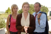 Penny Lanz (Lilian Klebow, li.) und Oberst Dirnberger (Dietrich Siegl) glauben Barbara Atzwanger (Franziska Stavjaniak) nicht. Penny Lanz (Lilian Klebow, li.) und Oberst Dirnberger (Dietrich Siegl) glauben Barbara Atzwanger (Franziska Stavjaniak) nicht.