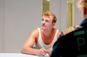 Heiße Spur? Tom Viersen (André Rohde) war zum Tatzeitpunkt mit seiner Freundin mit einem Boot auf dem Bodensee unterwegs. Heiße Spur? Tom Viersen (André Rohde) war zum Tatzeitpunkt mit seiner Freundin mit einem Boot auf dem Bodensee unterwegs.