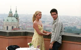 Scott (Scott Mechlowicz, r.) hielt Mieke (Jessica B&ouml;hrs, l.), seine Briefbekanntschaft aus Berlin, immer f&uuml;r einen Kerl. Nachdem er "ihn" schwer beleidigte, wird ihm klar, dass Mieke die Frau seiner Tr&auml;ume ist. Dumm nur, dass sie jetzt auf keine Email mehr antworten will. Also macht sich Scott kurzerhand mit seinen Freunden auf nach Europa ...