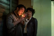 Josip Movic (Michele Cuciuffo) und Stascha (Jasmin Gerat) verschaffen sich Zutritt zur Werkstatt. Josip Movic (Michele Cuciuffo) und Stascha (Jasmin Gerat) verschaffen sich Zutritt zur Werkstatt.