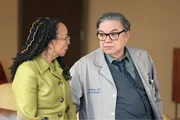 (l-r) S. Epatha Merkerson als Sharon Goodwin, Oliver Platt als Dr. Daniel Charles