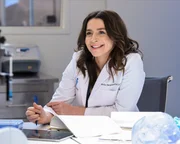 Dr. Amelia Shepherd (Caterina Scorsone).