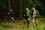 Umweltaktivisten (Thorsten Thane, l.) besetzen den Wald des Barons Georg von Waldsee, um ihn vor der Rodung zu bewahren. Hubert (Christian Tramitz, r.) und Girwidz (Michael Brandner, M.) müssen sich mit den Umweltaktivisten auseinandersetzen. Umweltaktivisten (Thorsten Thane, l.) besetzen den Wald des Barons Georg von Waldsee, um ihn vor der Rodung zu bewahren. Hubert (Christian Tramitz, r.) und Girwidz (Michael Brandner, M.) müssen sich mit den Umweltaktivisten auseinandersetzen.