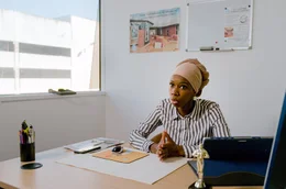 Aita Magassa &uuml;bertrug das System der traditionellen afrikanischen Sparkreise (&bdquo;tontines&ldquo;) auf Immobilienk&auml;ufe, um so Zinss&auml;tze zu verringern.