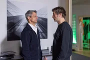 Benedikt (Jens Hajek, l.) gesteht dem vollkommen verzweifelten Jori (Guido Broscheit) endlich seine Schuld. Benedikt (Jens Hajek, l.) gesteht dem vollkommen verzweifelten Jori (Guido Broscheit) endlich seine Schuld.