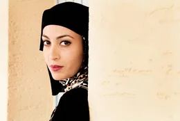 Kamila (Sabrina Amali).