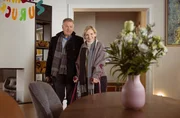 Dr. Kathrin Globisch (Andrea Kathrin Loewig) ist nach ihrem Fahrradunfall wieder zu Hause. Nun muss ihr Mann Roland Heilmann (Thomas R&uuml;hmann) nur noch daf&uuml;r sorgen, dass sie sich auch erholen kann.