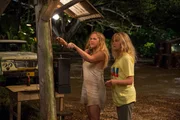 Kurz bevor die Verk&auml;uferin Emily (Amy Schumer, li.) mit ihrem Freund in den Urlaub nach S&uuml;damerika aufbrechen will, wird sie nicht nur fristlos entlassen, sondern auch ihr Partner l&auml;sst sie sitzen. Kurzentschlossen nimmt sie ihre &auml;ngstliche Mutter (Goldie Hawn) mit auf die Reise.  +++ Die Verwendung des sendungsbezogenen Materials ist nur mit dem Hinweis und Verlinkung auf RTL+ gestattet. +++