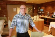Bernie Haberl im Hotel Walkner, wo der frische Fisch verarbeitet wird