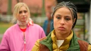 Ellie (r. Kim Biebow) ist geschockt - Toni (l. Sarah Buchholzer) gesteht ihr, dass sie mit Jonas geschlafen hat. Kurzerhand zieht sie unversöhnlich aus der WG aus. Ellie (r. Kim Biebow) ist geschockt - Toni (l. Sarah Buchholzer) gesteht ihr, dass sie mit Jonas geschlafen hat. Kurzerhand zieht sie unversöhnlich aus der WG aus.