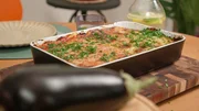 Die ORF-Kinderprogramm-Moderatoren Melly und Christoph kochen heute ein veganes Moussaka.