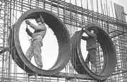 Im Februar beginnen die Bauarbeiten f&uuml;r das sowjetische Atomprojekt Tschernobyl. In der benachbarten Atomstadt Prypjat werden rund 50.000 Menschen wohnen. Aufnahme vom Juli.