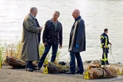 Als drei M&auml;dchenleichen aus dem Rhein gefischt werden, erh&auml;rtet sich f&uuml;r die Ermittler der Verdacht, dass sie es mit einem Serient&auml;ter zu tun haben. Die Abst&auml;nde, in denen er zuschl&auml;gt, werden immer k&uuml;rzer. Maximal zwei bis drei Tage bleiben Ballauf (Klaus J. Behrendt, M) und Schenk (Dietmar B&auml;r, l), um Anna R&ouml;mer lebend zu finden.