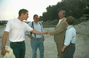 "Kommissar Rex" – nach dem Tod Mosers leidet das Team; in der Donau wird die verstümmelte Leiche eines Mannes gefunden. Im Bild (v.li.): Gedeon Burkhard, Wolf Bachofner, Gerhard Zemann, Heinz Weixelbraun. "Kommissar Rex" – nach dem Tod Mosers leidet das Team; in der Donau wird die verstümmelte Leiche eines Mannes gefunden. Im Bild (v.li.): Gedeon Burkhard, Wolf Bachofner, Gerhard Zemann, Heinz Weixelbraun.