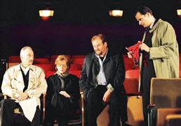 L-R: Schorsch (Karlheinz Hackl), Hermine (Gertraud Jesserer), Kommissar M&uuml;ller (Gottfried Breitfuss), Elmar (Hannes Fretzer).