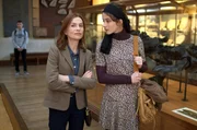 Patience Portefeux (Isabelle Huppert) spricht mit Hortense (Iris Bry)