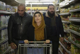 Patience Portefeux (Isabelle Huppert) verwandelt sich in eine maghrebinische Drogenpatin.