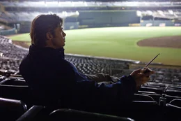 Einst war Billy Beane (Brad Pitt) ein hochgehandelter Nachwuchsstar des Baseballs, doch seine Karriere verlief nicht zufriedenstellend. Nun ist er als Manager f&uuml;r die Oakland Athletics, das sowohl finanziell als auch leistungstechnisch schw&auml;chste Team der Liga, unterwegs - und bisher auch wenig erfolgreich ...